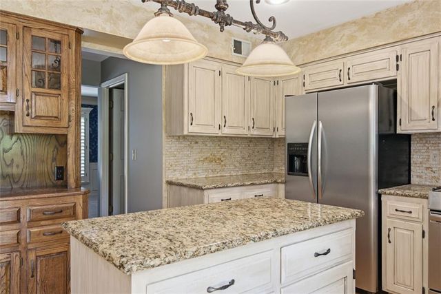 10411 W 52nd Terrace, Shawnee, KS 66203