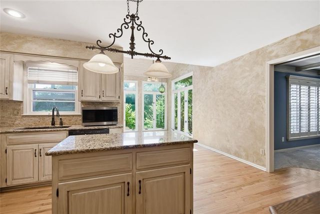 10411 W 52nd Terrace, Shawnee, KS 66203