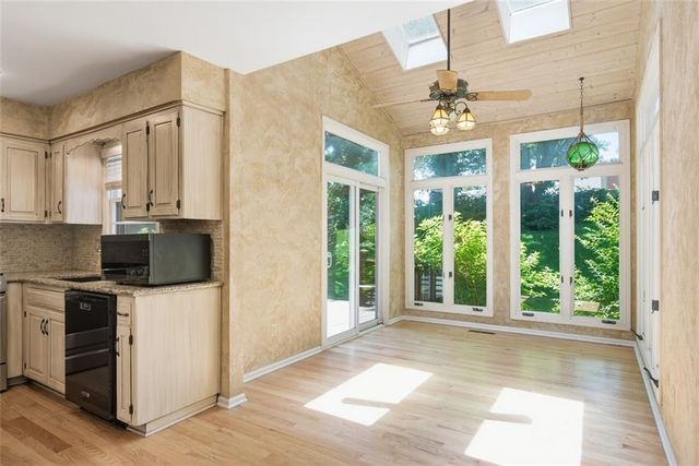 10411 W 52nd Terrace, Shawnee, KS 66203