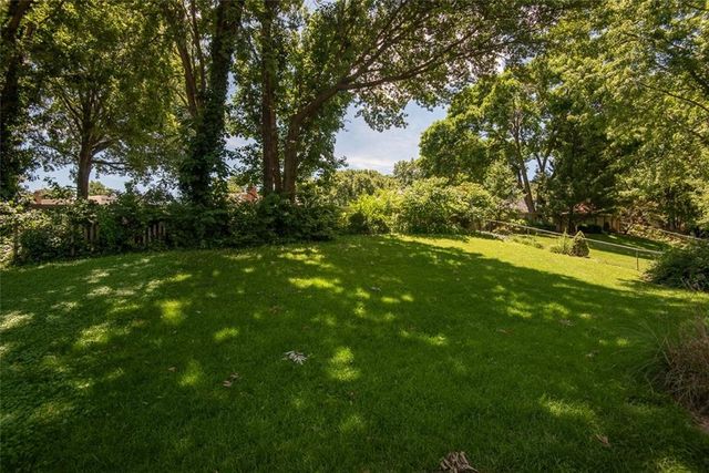 10411 W 52nd Terrace, Shawnee, KS 66203