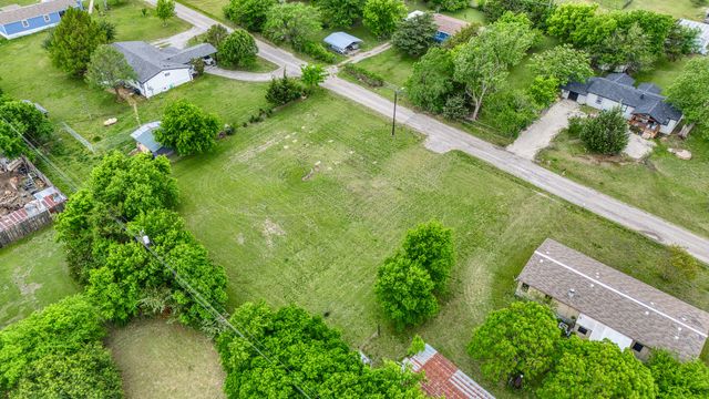 505 John Fielder Drive, Southmayd, TX 75092