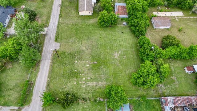 505 John Fielder Drive, Southmayd, TX 75092