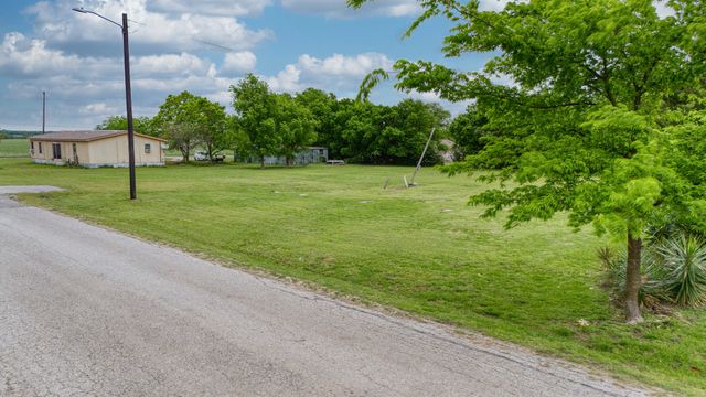 505 John Fielder Drive, Southmayd, TX 75092