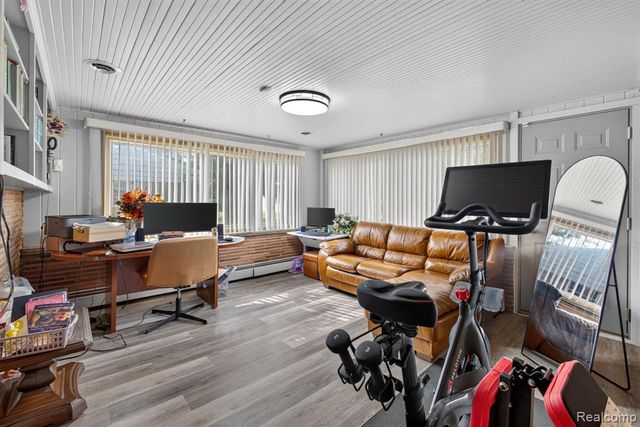 22902 S Bellwood Drive, Southfield, MI 48034