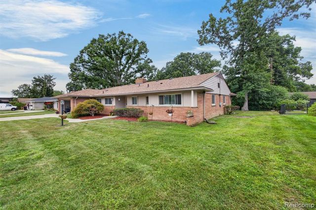 22902 S Bellwood Drive, Southfield, MI 48034