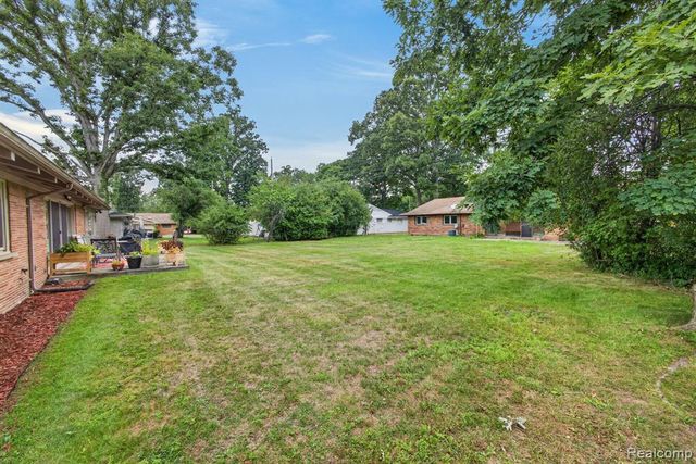 22902 S Bellwood Drive, Southfield, MI 48034