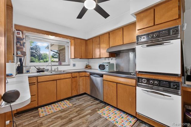 22902 S Bellwood Drive, Southfield, MI 48034