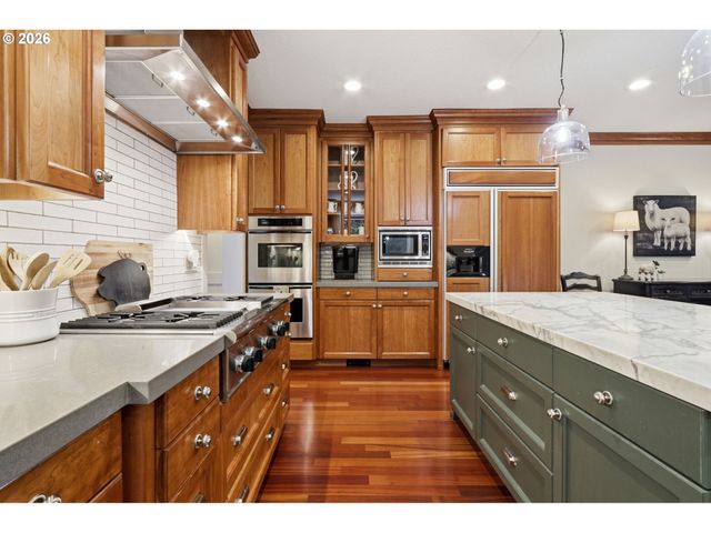 4090 IRELAND Ln, West Linn, OR 97068
