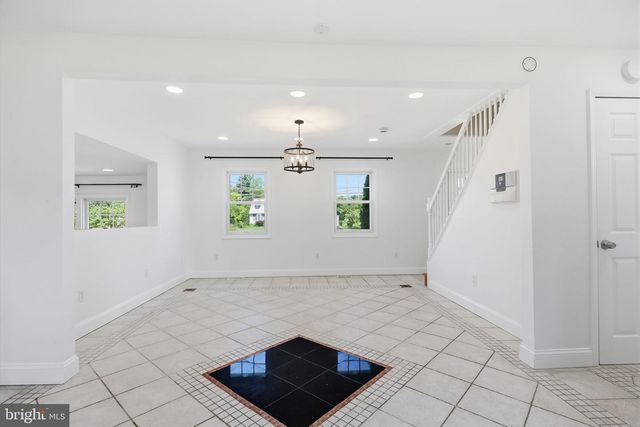 34 WOOSAMONSA RD, Pennington, NJ 08534