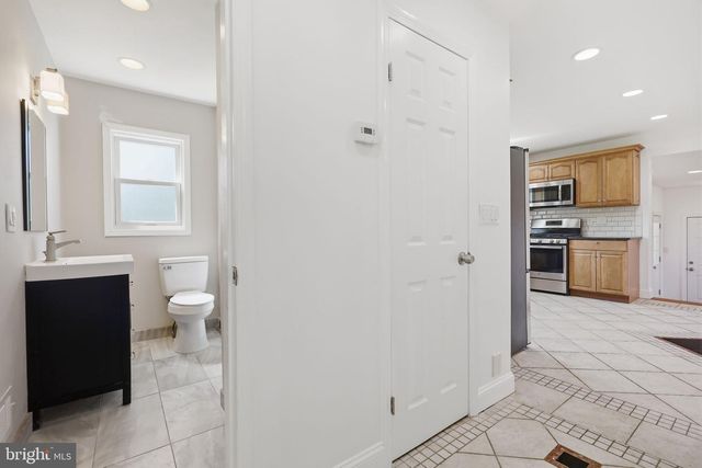 34 WOOSAMONSA RD, Pennington, NJ 08534