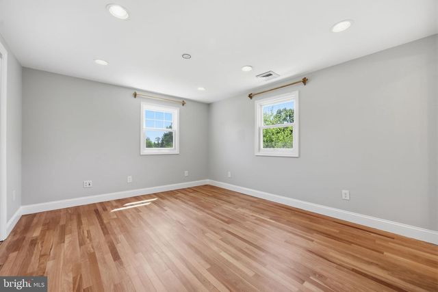 34 WOOSAMONSA RD, Pennington, NJ 08534