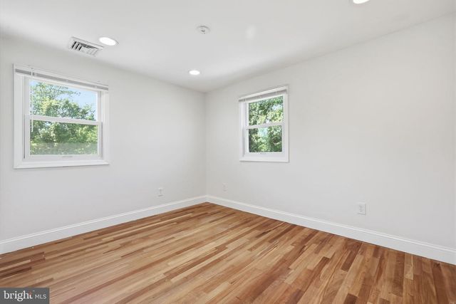 34 WOOSAMONSA RD, Pennington, NJ 08534