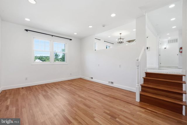 34 WOOSAMONSA RD, Pennington, NJ 08534