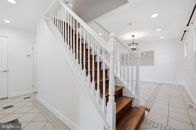 34 WOOSAMONSA RD, Pennington, NJ 08534