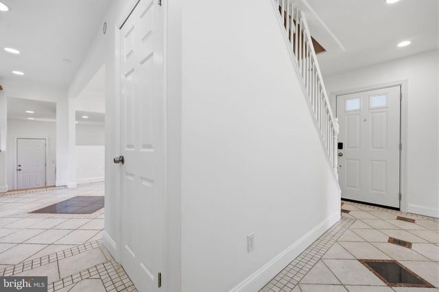 34 WOOSAMONSA RD, Pennington, NJ 08534