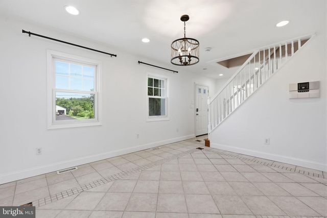 34 WOOSAMONSA RD, Pennington, NJ 08534