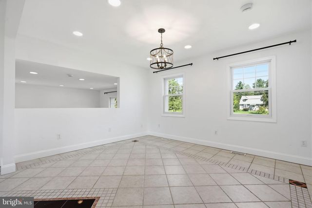 34 WOOSAMONSA RD, Pennington, NJ 08534