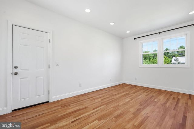 34 WOOSAMONSA RD, Pennington, NJ 08534