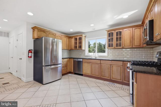 34 WOOSAMONSA RD, Pennington, NJ 08534