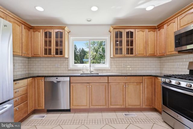 34 WOOSAMONSA RD, Pennington, NJ 08534