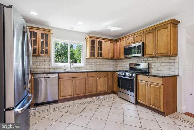 34 WOOSAMONSA RD, Pennington, NJ 08534