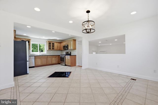 34 WOOSAMONSA RD, Pennington, NJ 08534