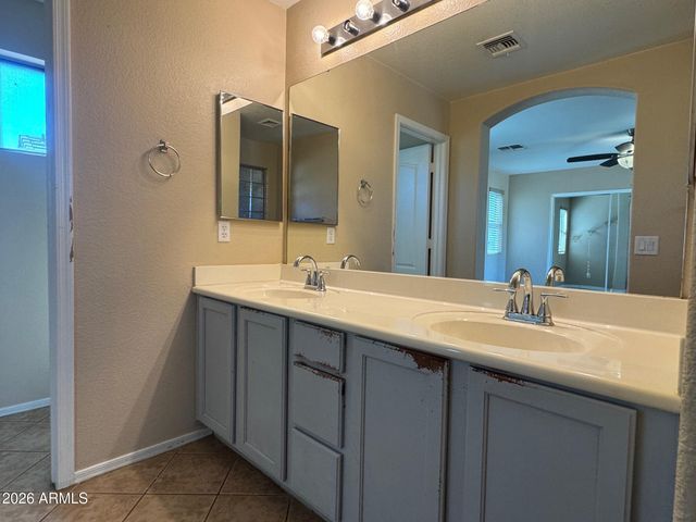 5313 E HILTON Avenue, Mesa, AZ 85206