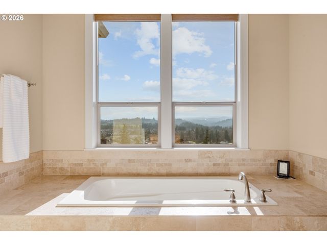 12491 Se VERLIE St, Happy Valley, OR 97086