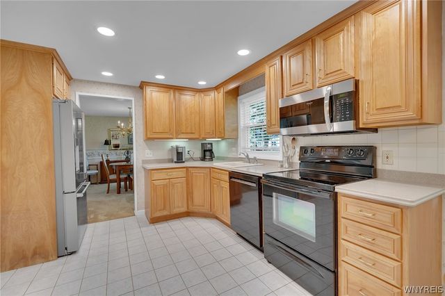 128 Old Farm Circle, Amherst, NY 14221