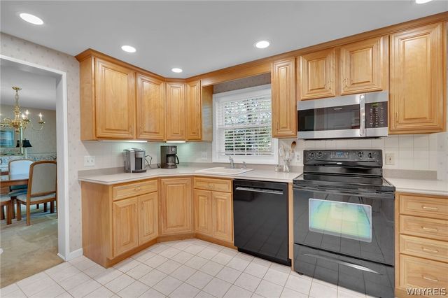 128 Old Farm Circle, Amherst, NY 14221