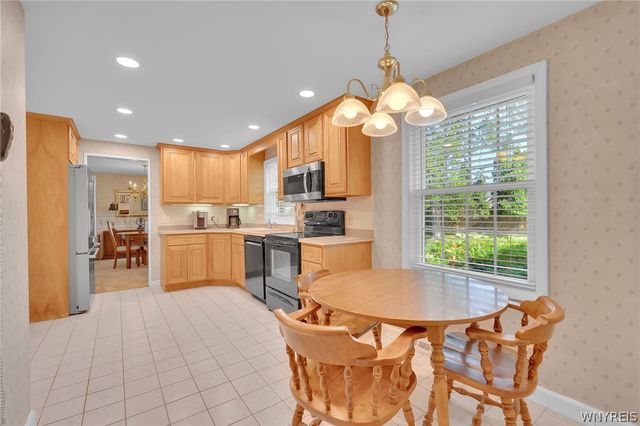 128 Old Farm Circle, Amherst, NY 14221