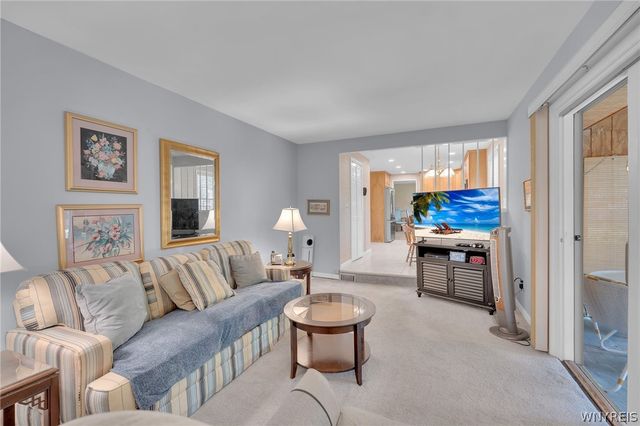 128 Old Farm Circle, Amherst, NY 14221