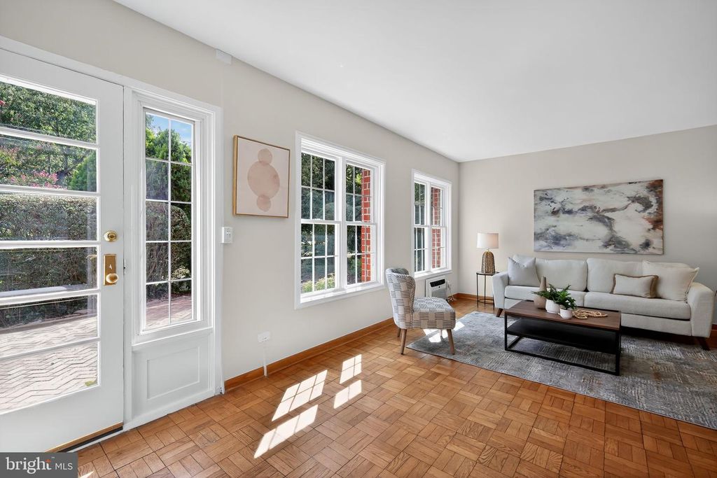 1752 PRESTON RD, Alexandria, VA 22302
