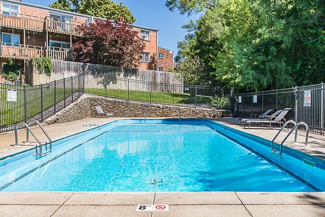 714 Garland Circle E, Kalamazoo, MI 49008
