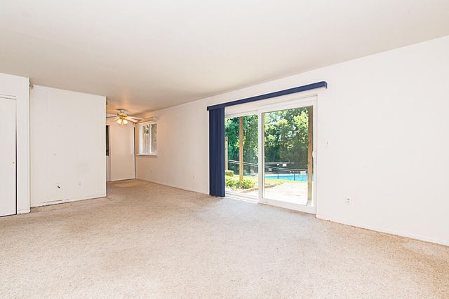 714 Garland Circle E, Kalamazoo, MI 49008