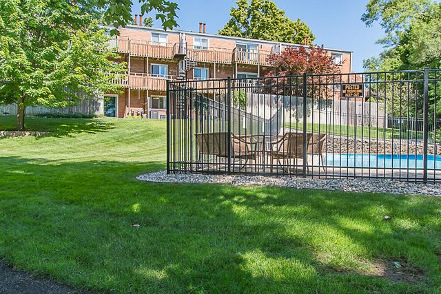 714 Garland Circle E, Kalamazoo, MI 49008
