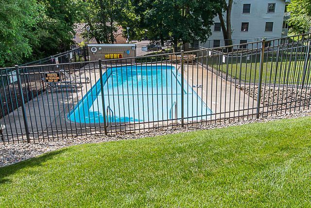 714 Garland Circle E, Kalamazoo, MI 49008