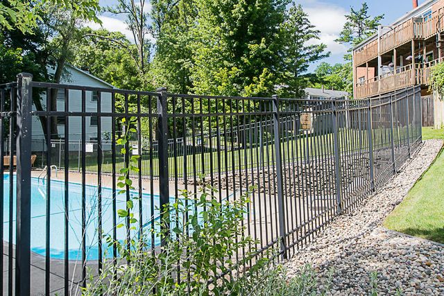 714 Garland Circle E, Kalamazoo, MI 49008