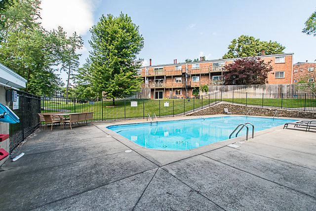 714 Garland Circle E, Kalamazoo, MI 49008