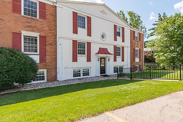 714 Garland Circle E, Kalamazoo, MI 49008