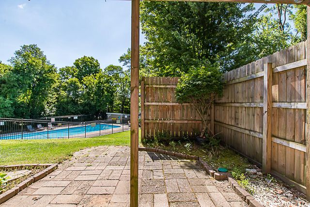 714 Garland Circle E, Kalamazoo, MI 49008
