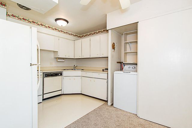 714 Garland Circle E, Kalamazoo, MI 49008