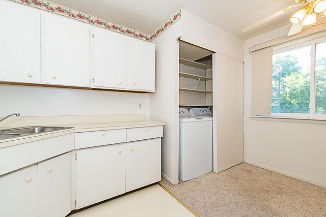 714 Garland Circle E, Kalamazoo, MI 49008