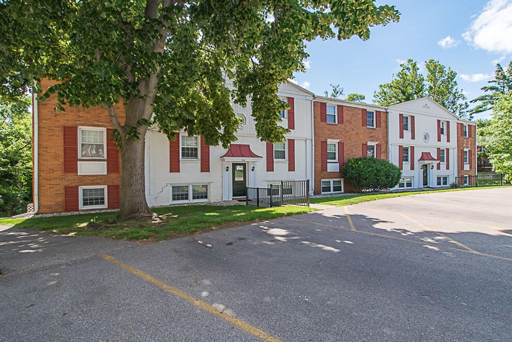714 Garland Circle E, Kalamazoo, MI 49008