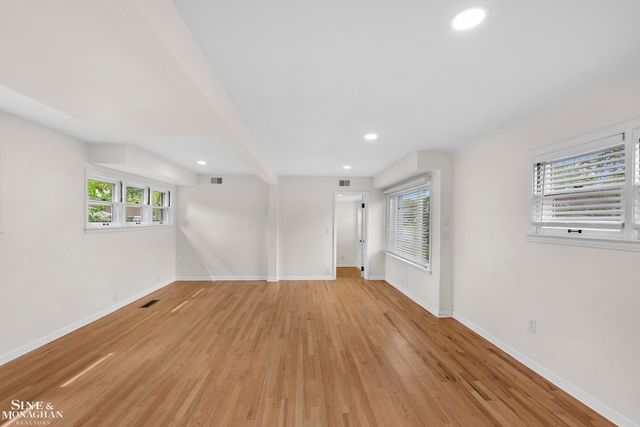 16350 Mack Avenue, Grosse Pointe Park, MI 48230