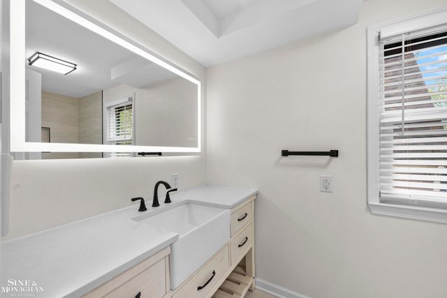 16350 Mack Avenue, Grosse Pointe Park, MI 48230
