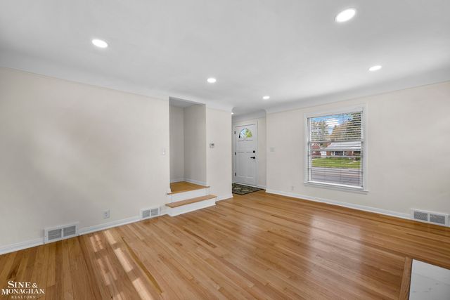 16350 Mack Avenue, Grosse Pointe Park, MI 48230