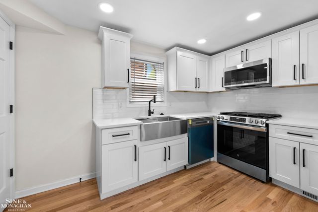 16350 Mack Avenue, Grosse Pointe Park, MI 48230