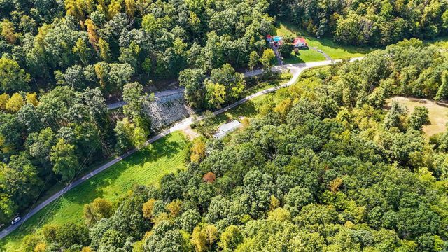 61 Peachy Williams Street, Frenchburg, KY 40322