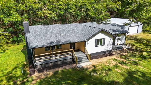 61 Peachy Williams Street, Frenchburg, KY 40322